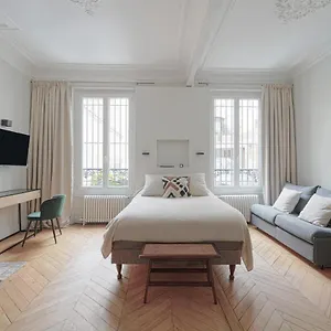 Appartement Quartier Champs Elysees 2 Free Netflix, Parijs